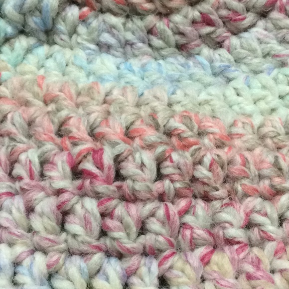 Chunky handmade winter beanie hat with Pom - Picture 5 of 5